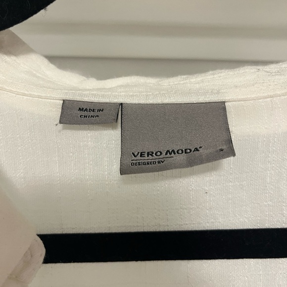 Vero Moda top with ruffle back - Picture 3 of 3